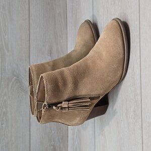 Vionic Women Madeline Ankle Leather Weather Resistant Heels Boots shoes sz 7.5